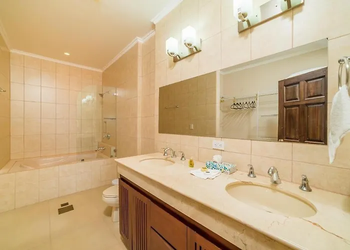 Hébergement de vacances Oceanviews, Private Veranda, 2 Pools & Concierge